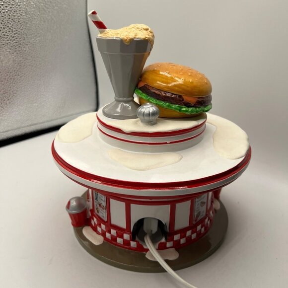 Department 56 Dinah’s Drive-in 5447-0 - Picture 12 of 13